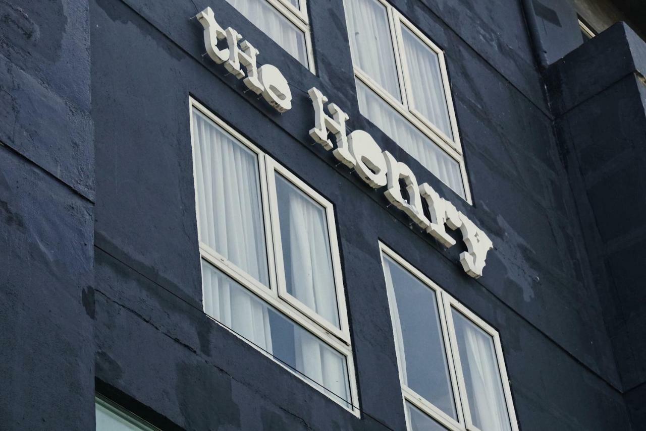 The Henry Hotel Cebu Exterior photo